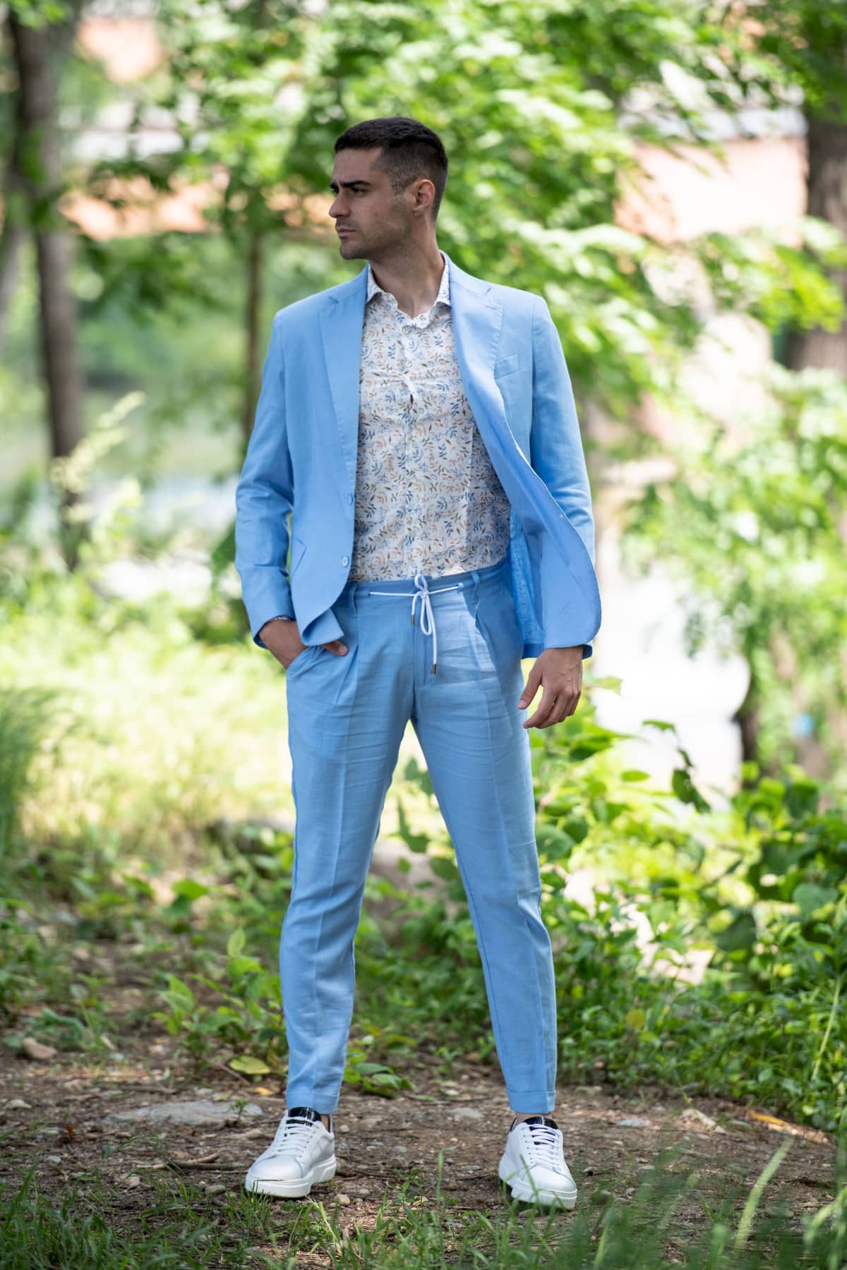 pantalone giacca e camicia in lino azzurro