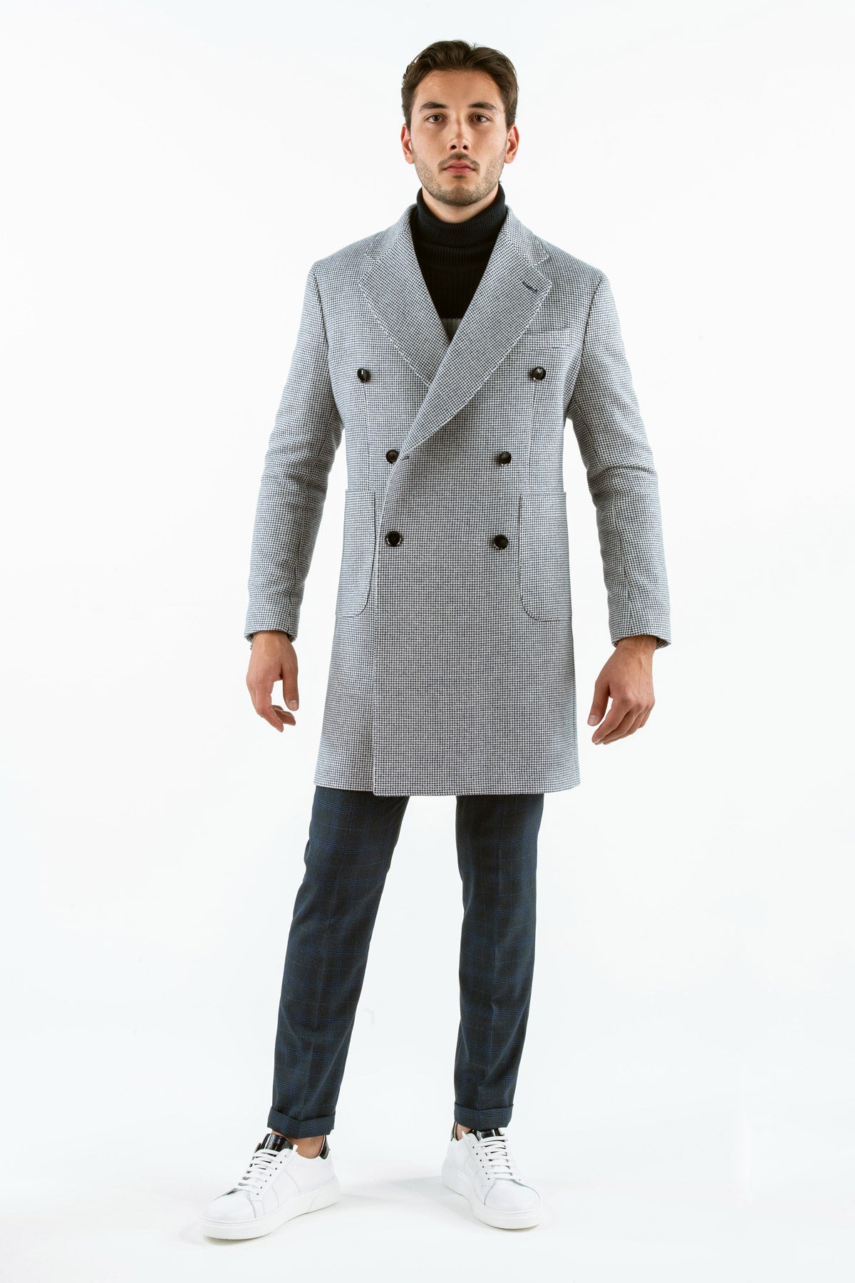 Pánský vlněný kabát se surovou (hrubší) strukturou a jemným kárem