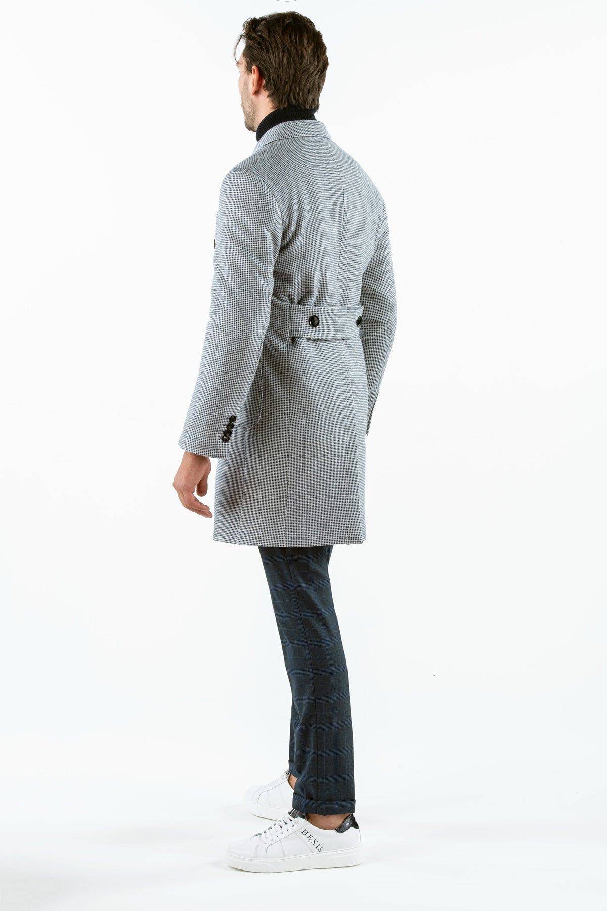 Pánský vlněný kabát se surovou (hrubší) strukturou a jemným kárem