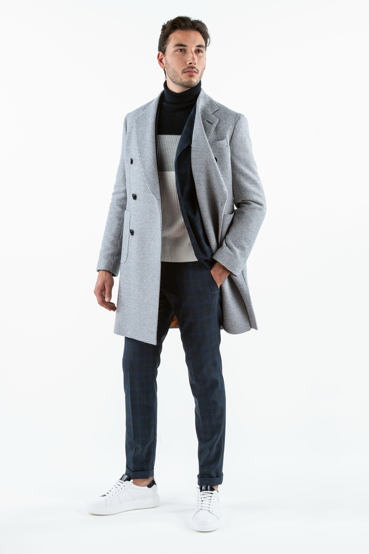 Pánský vlněný kabát se surovou (hrubší) strukturou a jemným kárem