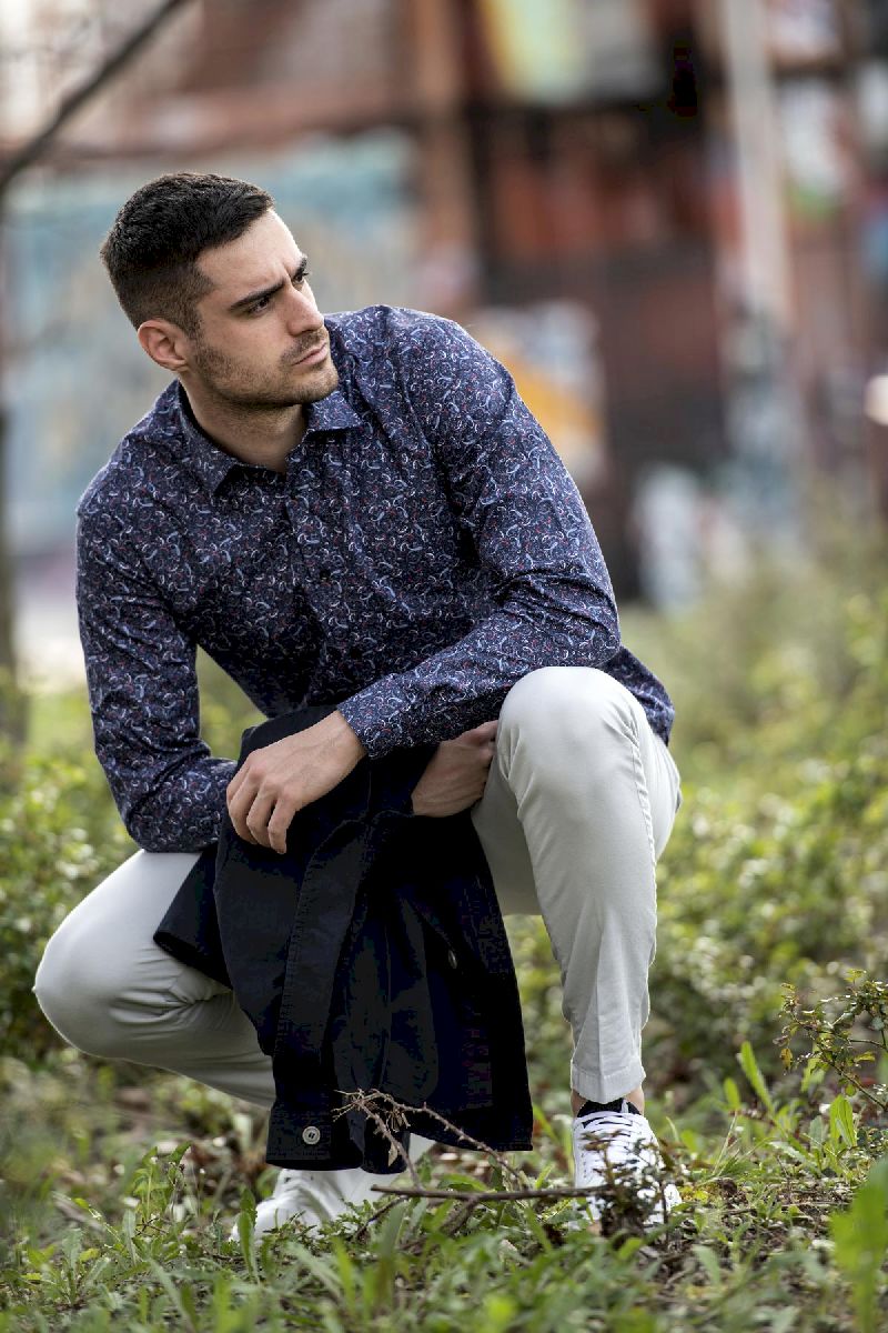 Camicia uomo casual in micro stampa fantasia cachemire blu