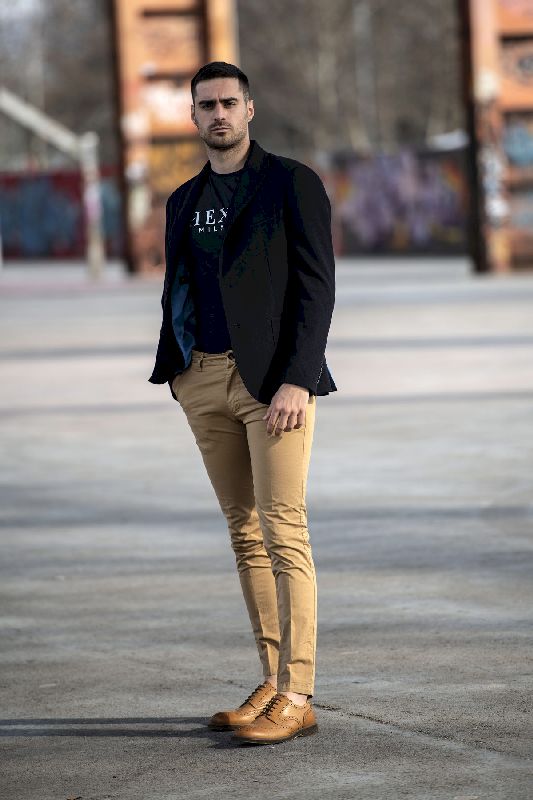 Giacca blazer uomo blu e pantalone beige front