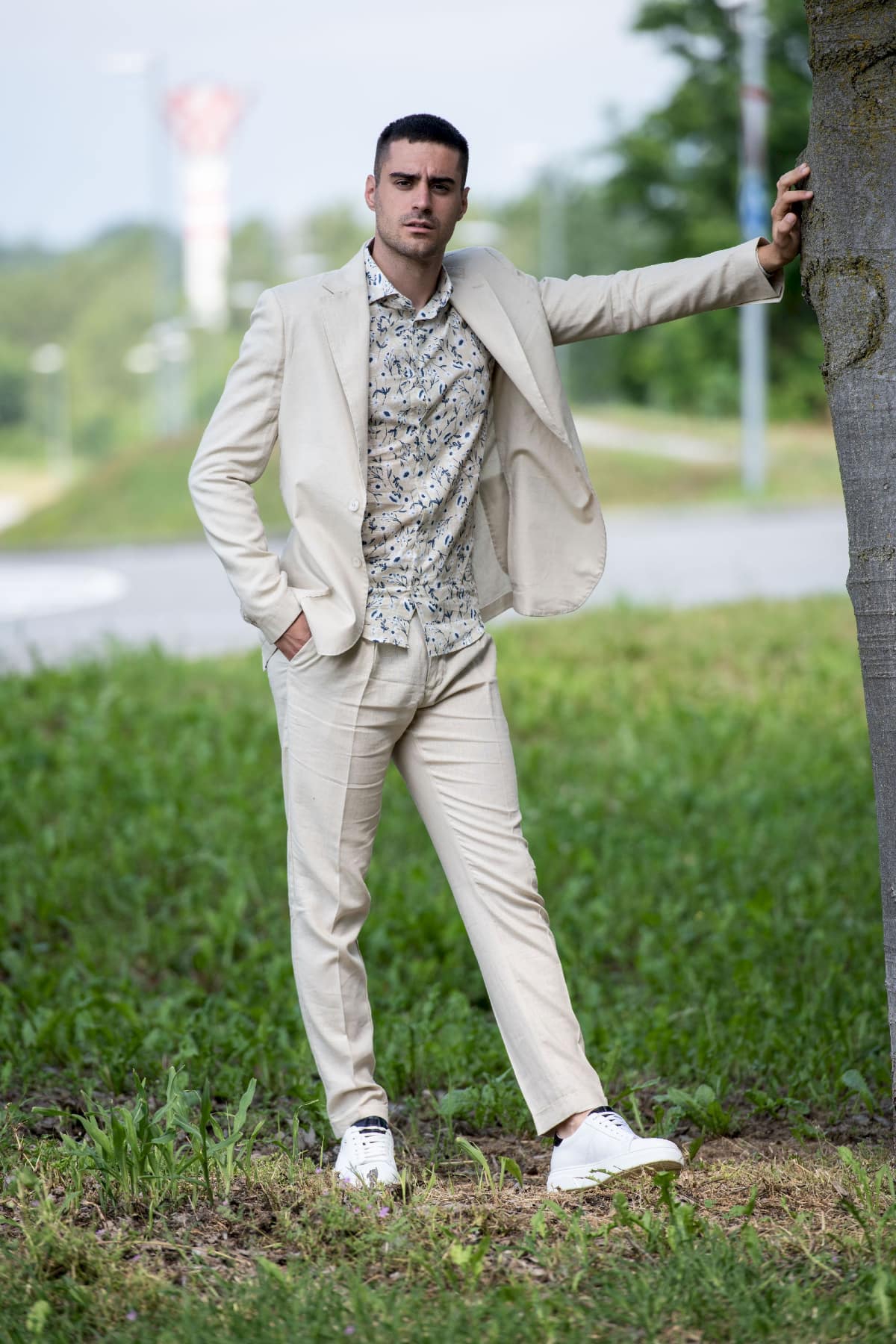 pantaloni giacca e camicia in lino beige